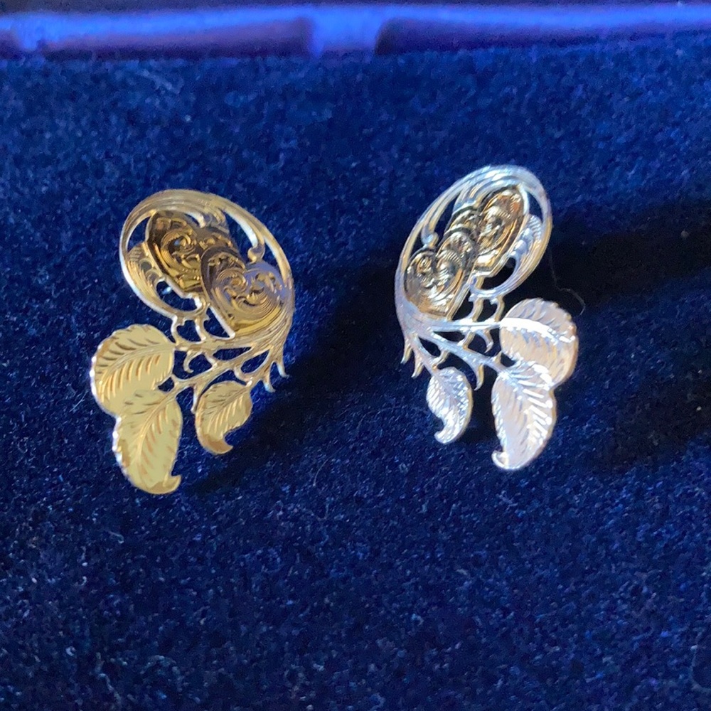 Detailed, heart design earrings.